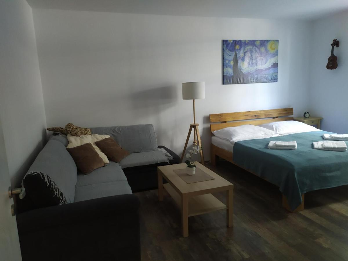 Pisqor Apartment - Self Check-In Bratislava Luaran gambar
